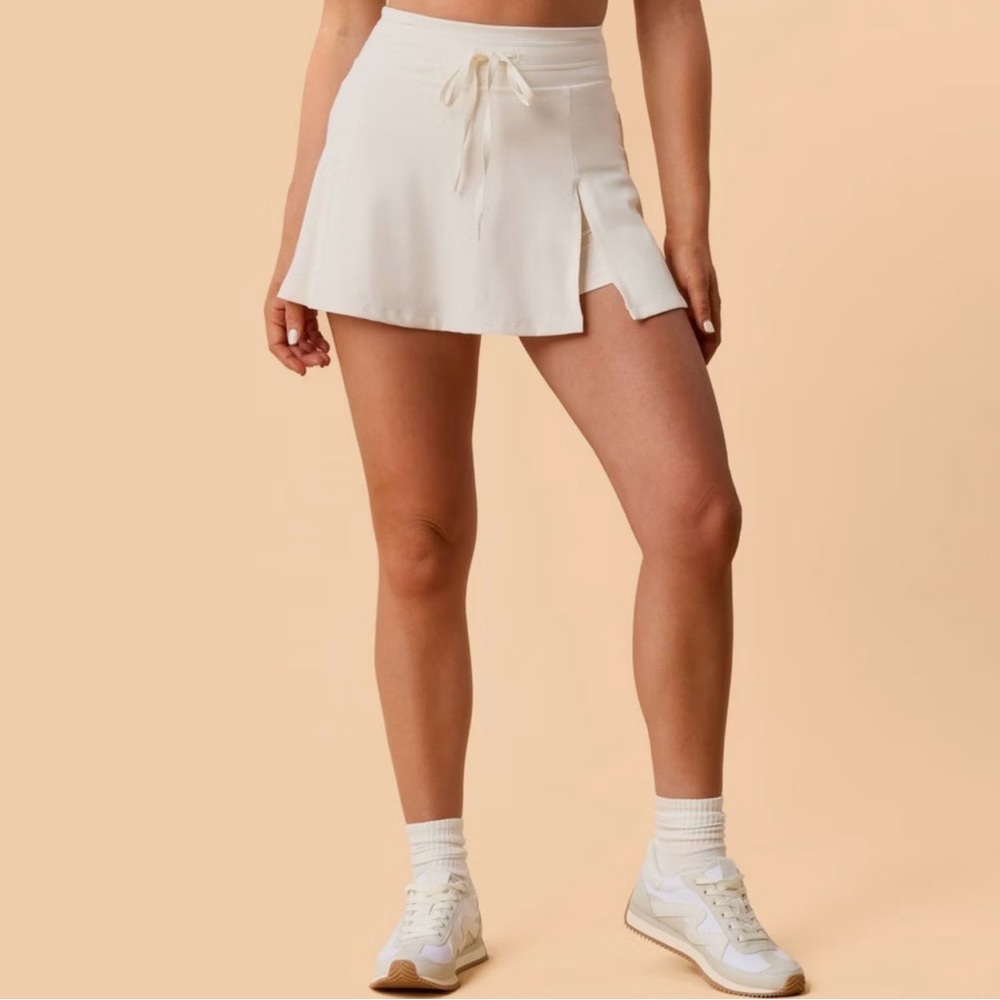 Blogilates Women's Trailblaze Slit Skort, Cream, Sz M, NWT